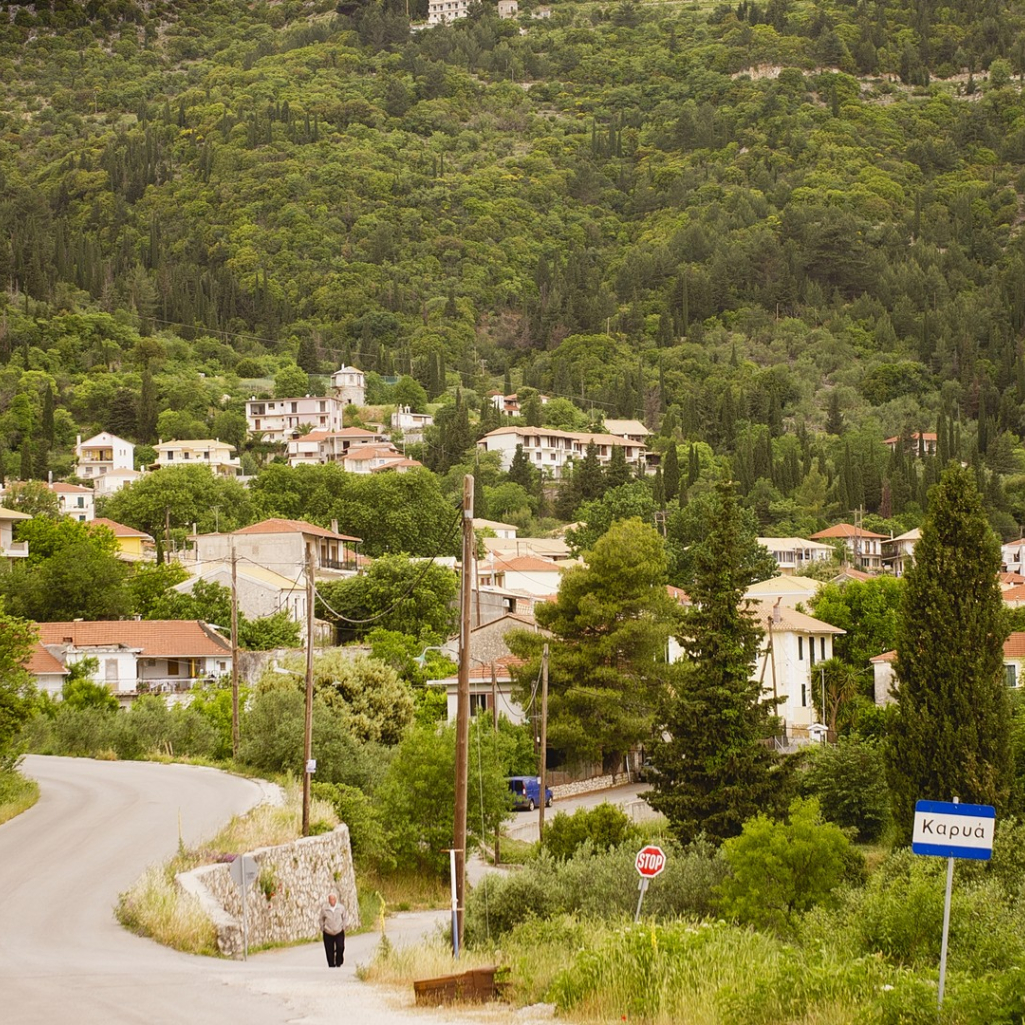 Καρυά: Το ορεινό χωριό που αποκαλύπτει το άλλο πρόσωπο της Λευκάδας
