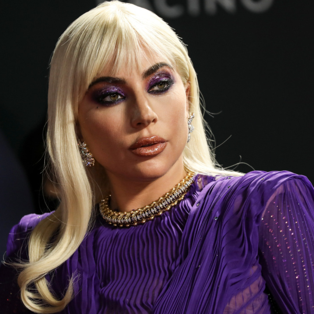 H Lady Gaga πήγε στην πρεμιέρα του «House Of Gucci» και καθήλωσε το κοινό φορώντας -τι άλλο- Gucci