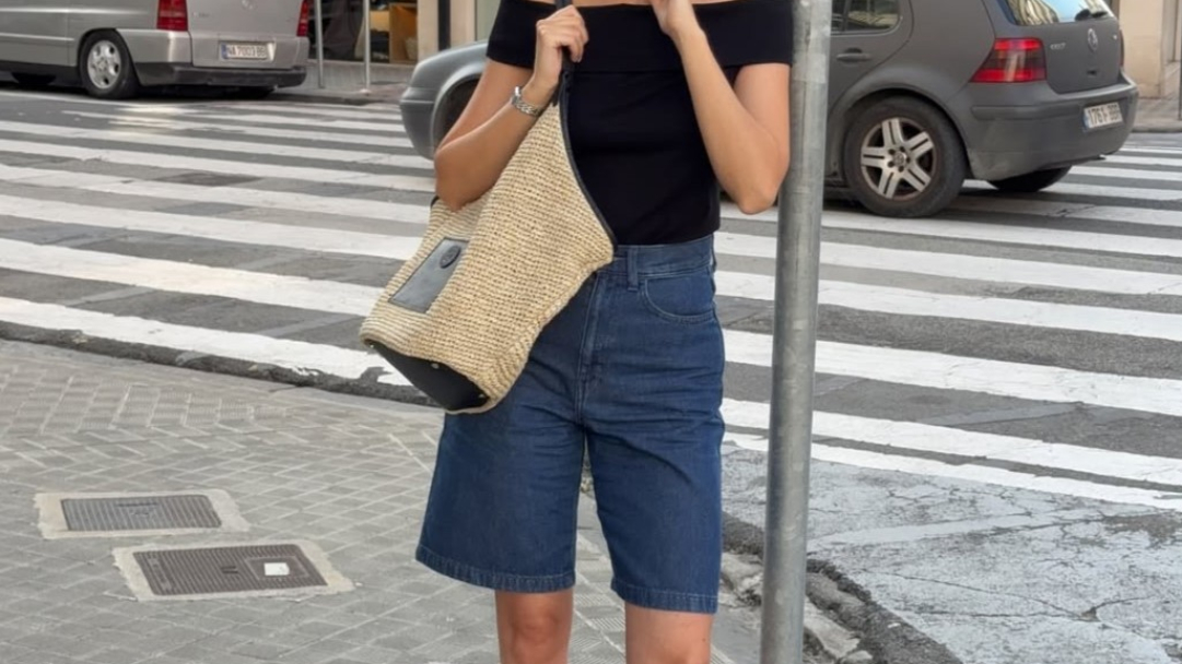 Style inspo: 5 + 2 looks με βερμούδα και πλατφόρμες για να εμπνευστείς