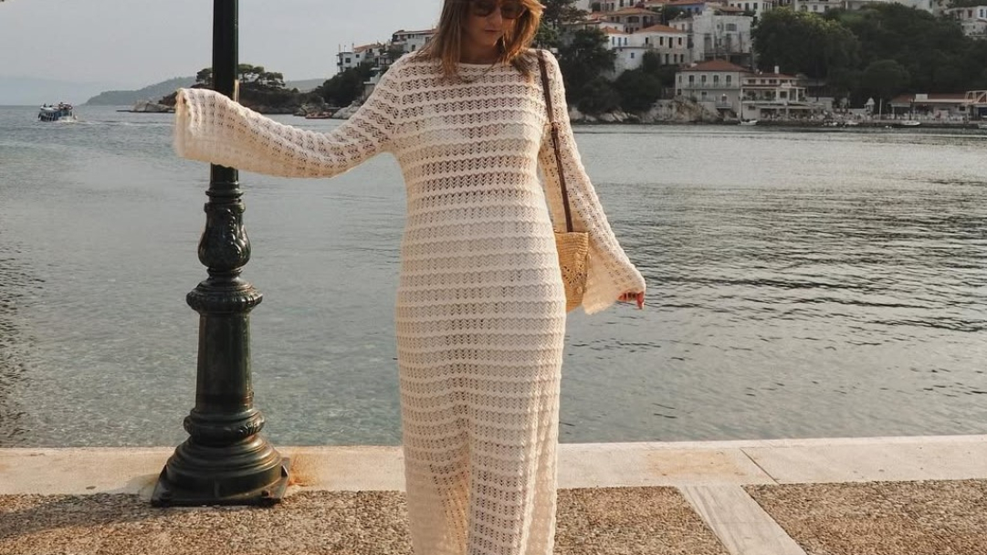 Η πλεκτή φούστα από τα Marks & Spencer που θα αναβαθμίσει κάθε look παραλίας