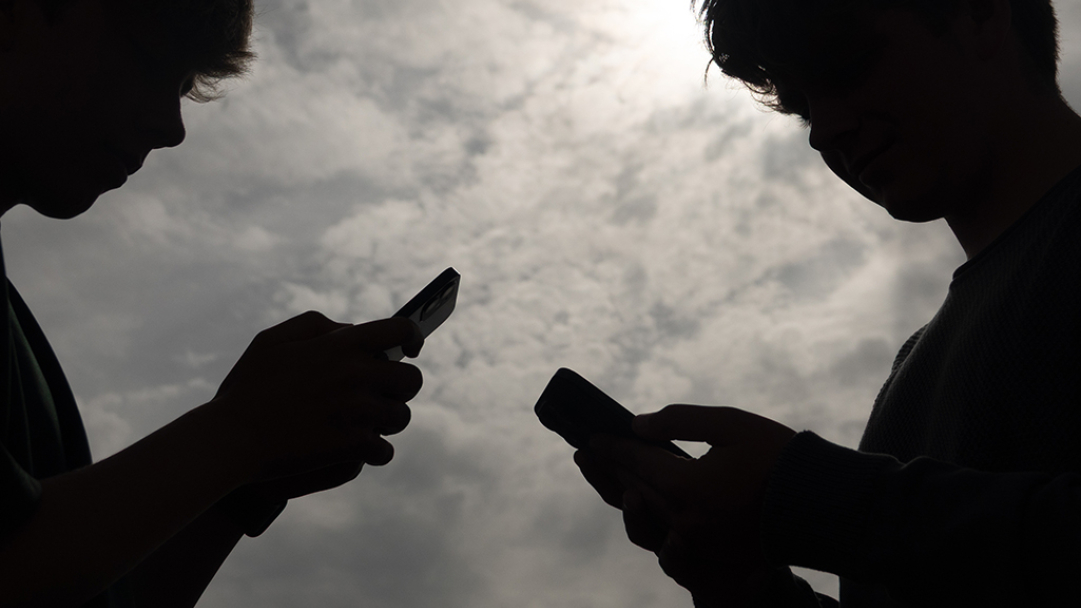 Η Βρετανία απαγόρευσε και επίσημα τα social media για παιδιά κάτω των 16 ετών - «Κανένας συμβιβασμός για την ασφάλεια και την ευτυχία των παιδιών»