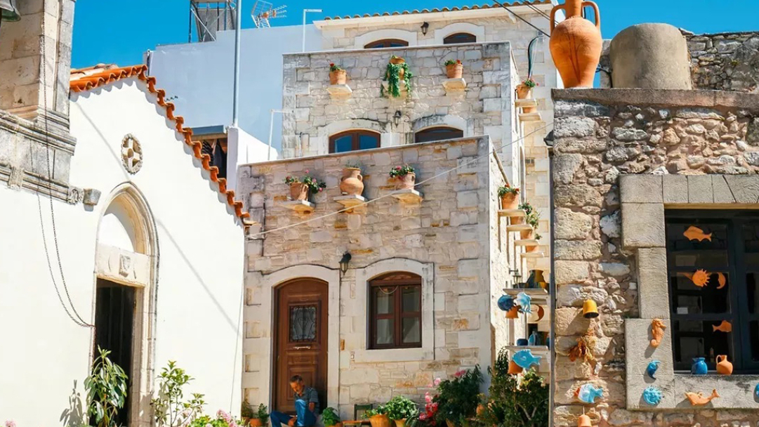 Εξοχική κατοικία: Ποιο ελληνικό νησί αποτελεί την top επιλογή για «ξένα πορτοφόλια»