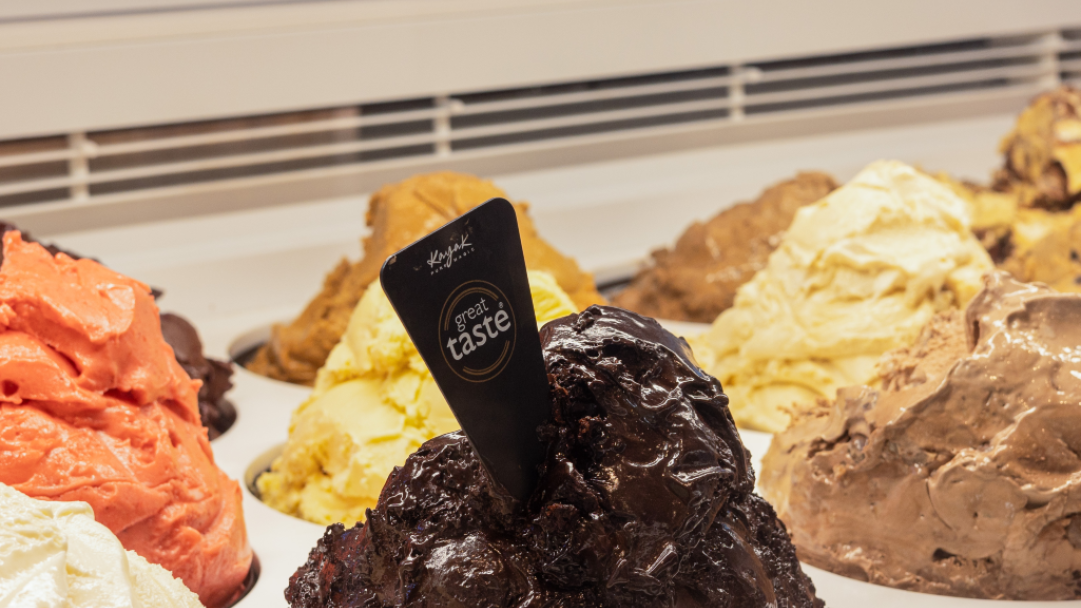 Βρήκαμε το Ice Cream spot που θα προσδώσει στις βόλτες στην Ακρόπολη δροσιά και γεύση με χαρακτήρα