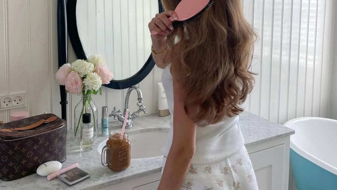 Beauté την Κυριακή: Πώς να καθαρίσεις σωστά τη βούρτσα σου