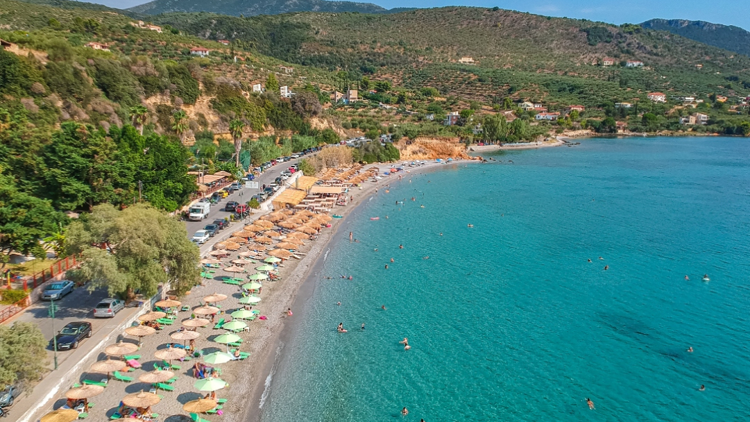 7 παραθαλάσσιοι προορισμοί ιδανικοί για διακοπές με παιδιά