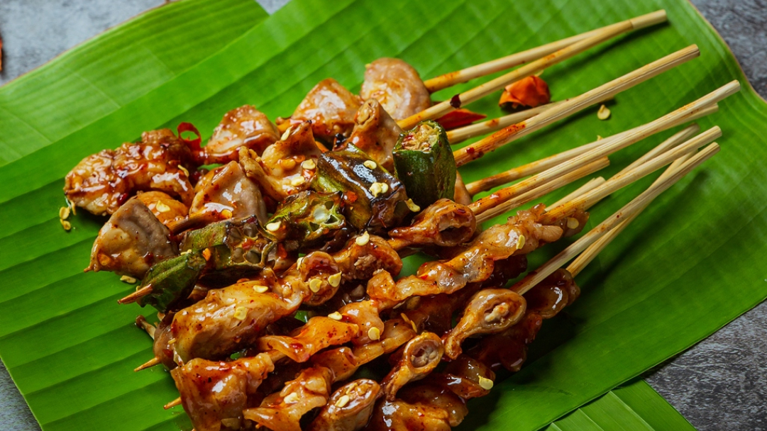 Σουβλάκια satay: Το ασιατικό street food που θα σε κερδίσει