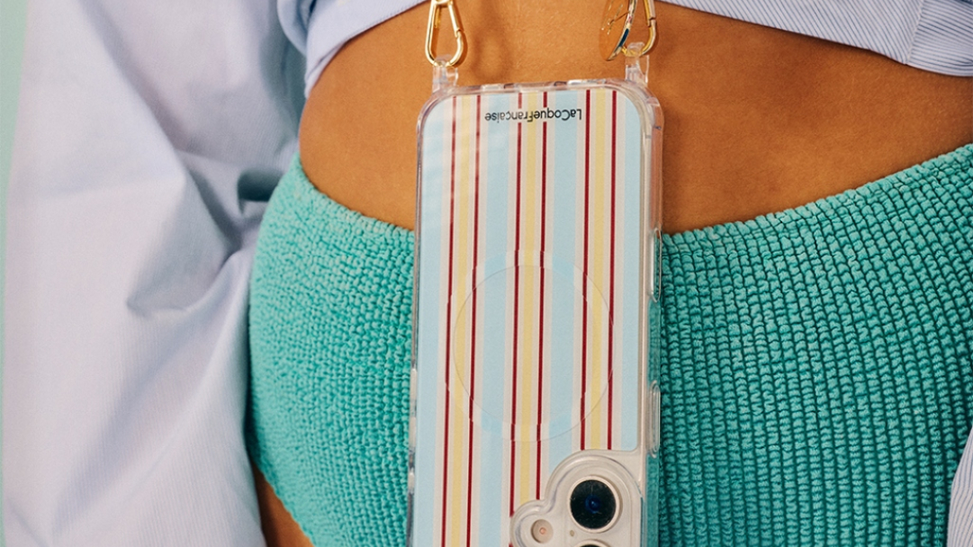 La Coque Francaise: Τα tech accessories που γνωρίσαμε στο Emily in Paris, τώρα και δικά μας
