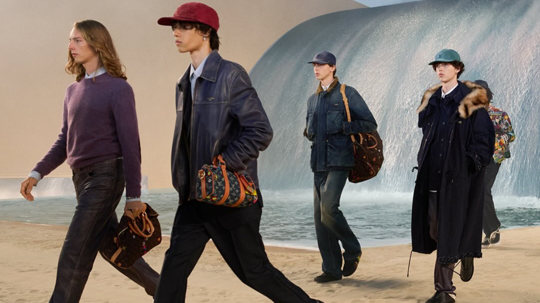 Louis Vuitton: Η πασαρέλα στο Παρίσι μετατράπηκε σε ακτή και τα μοντέλα περπάτησαν κάτω από ένα κύμα. Κυριολεκτικά