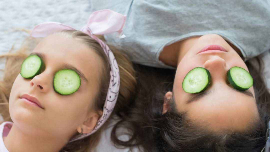 Cosmeticorexia: Γιατί ολοένα και περισσότερα παιδιά υιοθετούν skincare ρουτίνες;