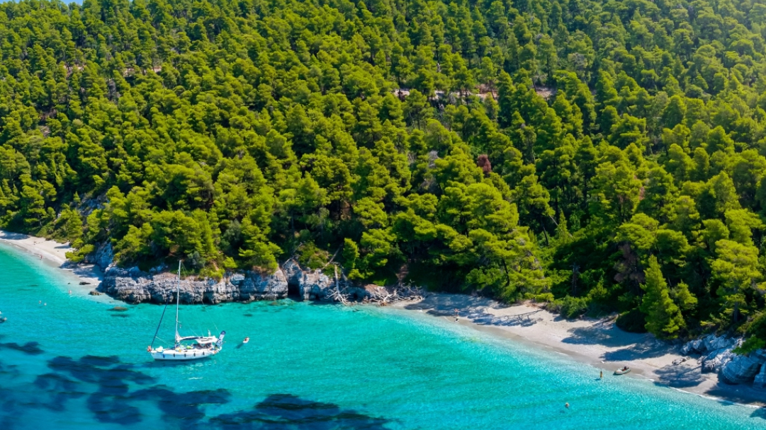 Απόδραση για δύο: 5 ελληνικά νησιά για ρομαντικές διακοπές με το ταίρι σου
