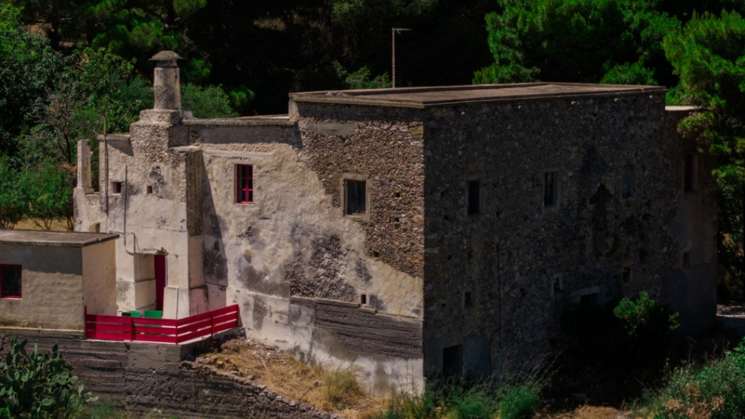 The Cerigo Manifesto: Μια ωδή στο χρώμα, το iconic design και τη χαρά της ζωής