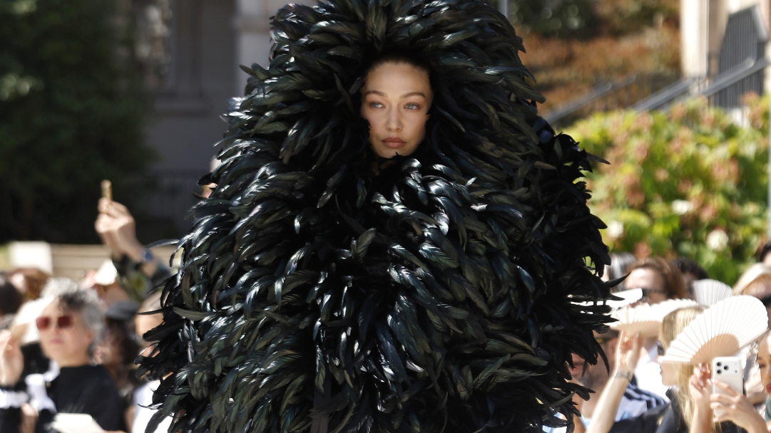 Ο Πιέρ Πάολο Πιτσιόλι παρουσίασε την πρώτη couture συλλογή του για τον οίκο Balenciaga και οι εικόνες μιλούν από μόνες τους