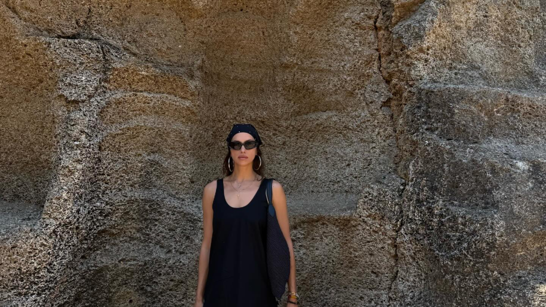 Η Ιρίνα Σάικ ποζάρει με λευκό μικροσκοπικό μπικίνι και οι φωτογραφίες της περιγράφουν τις ιδανικές διακοπές