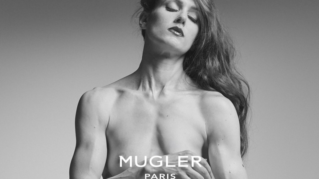 Η νέα καμπάνια του οίκου Mugler επαναπροσδιορίζει τη θηλυκότητα μέσα από τη γλυπτική δύναμη του σώματος