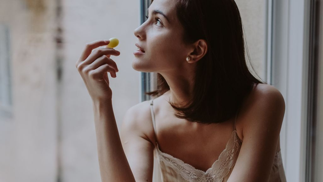 Τι είναι το "food noise" και γιατί δεν μπορείς να σταματήσεις να σκέφτεσαι το φαγητό