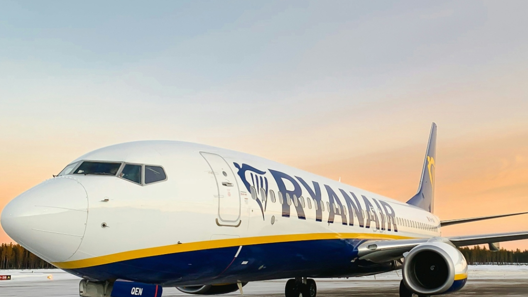 CEO της Ryanair: Σε «ζημιά από ξένο αντικείμενο» αποδίδει το σπασμένο παράθυρο