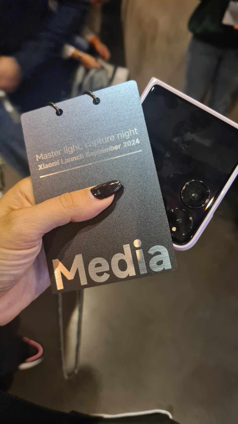 Xiaomi MIX Flip