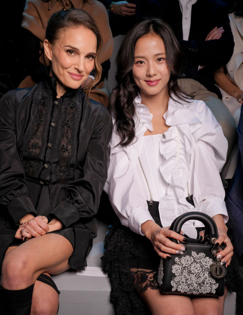 natalie portman jisoo front row dior