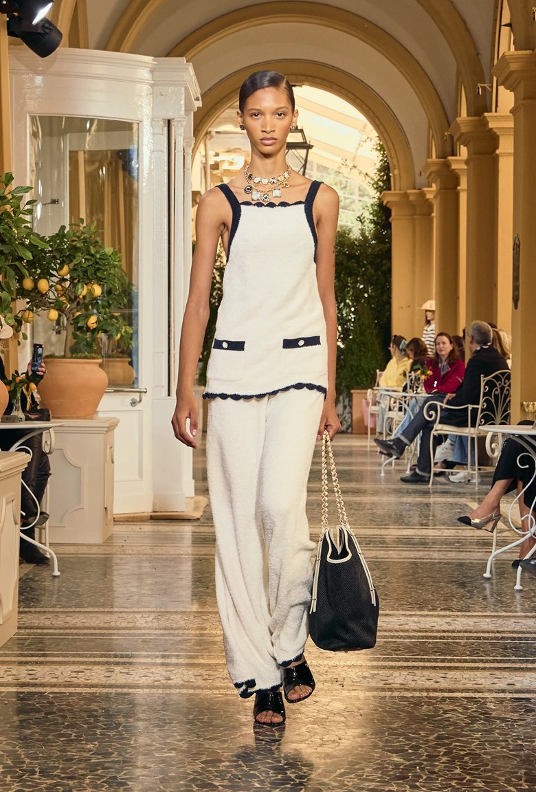 CHANEL Cruise 2025/26: Μια ωδή στην κινηματογραφική αίγλη και μια πρόσκληση για μια ιταλική απόδραση