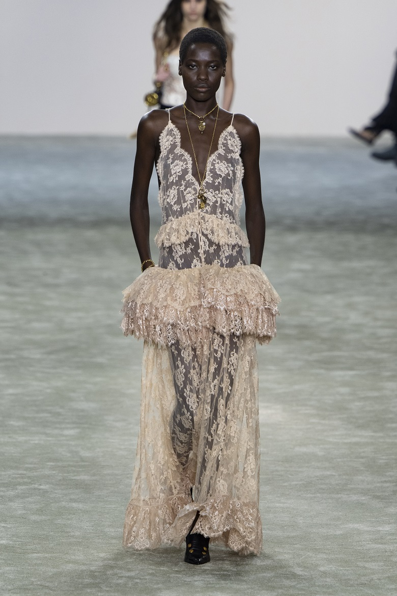 5 τρόποι να υιοθετήσεις την ανανεωμένη boho αισθητική την άνοιξη -Για δυναμικές και ρομαντικές εμφανίσεις