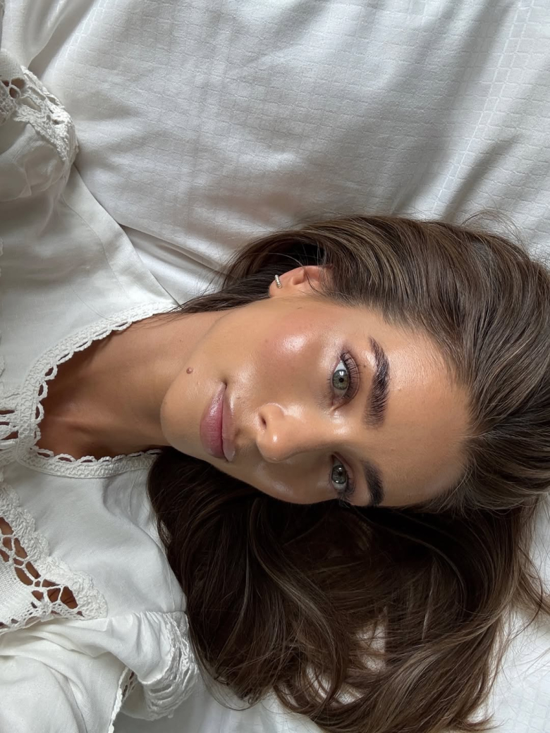 λεπτές γραμμές κάτω από τα μάτια