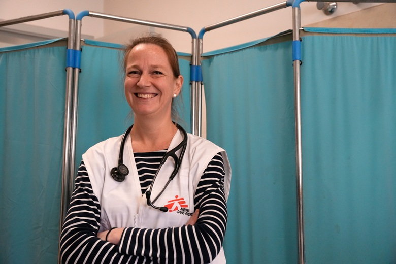 Maya N&auml;f, &Gamma;&iota;&alpha;&tau;&rho;ό&sigmaf;, &Gamma;&iota;&alpha;&tau;&rho;&omicron;ί &Chi;&omega;&rho;ί&sigmaf; &Sigma;ύ&nu;&omicron;&rho;&alpha;