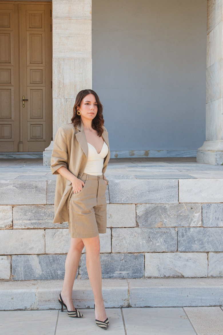 &Eta; Ά&rho;&tau;&epsilon;&mu;&iota;&sigmaf; &mu;&epsilon; Tommy Shorts &kappa;&alpha;&iota; Angela Blazer &alpha;&pi;ό Hemithea