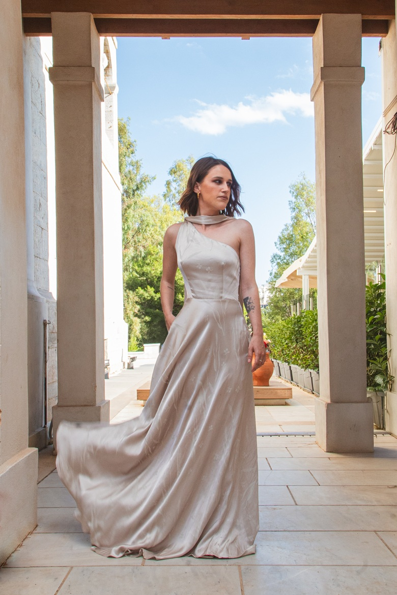 &Eta; &Alpha;&nu;&theta;ί&alpha; &mu;&epsilon; Charls dress &alpha;&pi;ό Hemithea