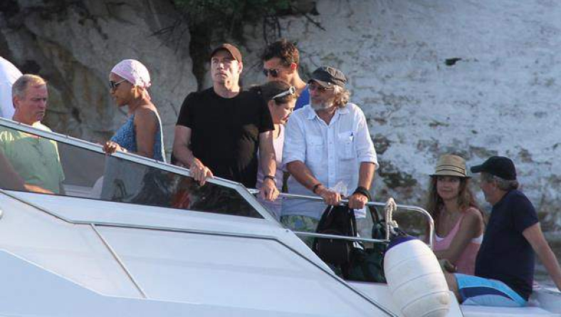 John-Travolta-and-Robert-de-Niro-leving-Skiathos-Island..jpg