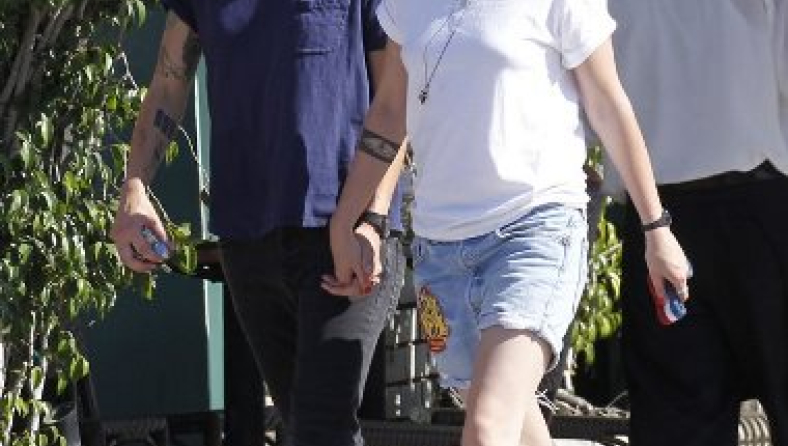 Kristen-Stewart-Alicia-Cargile-LA-July-2016-3.jpg