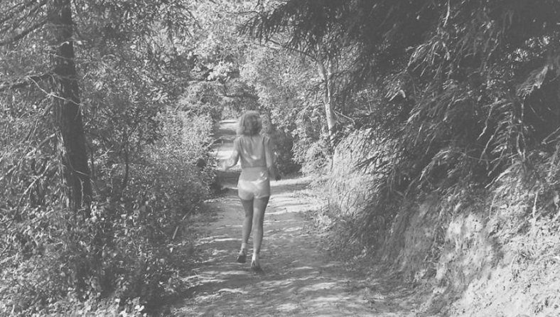 marilyn-monroe-rare-photos-in-the-woods-596b7018e8bfe-880.jpg