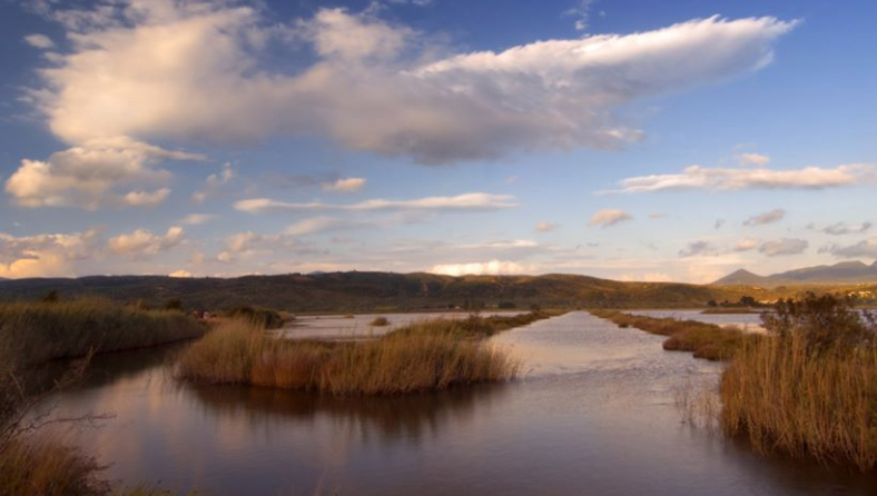 toptenregions10-peloponese-04yalovalake.jpg