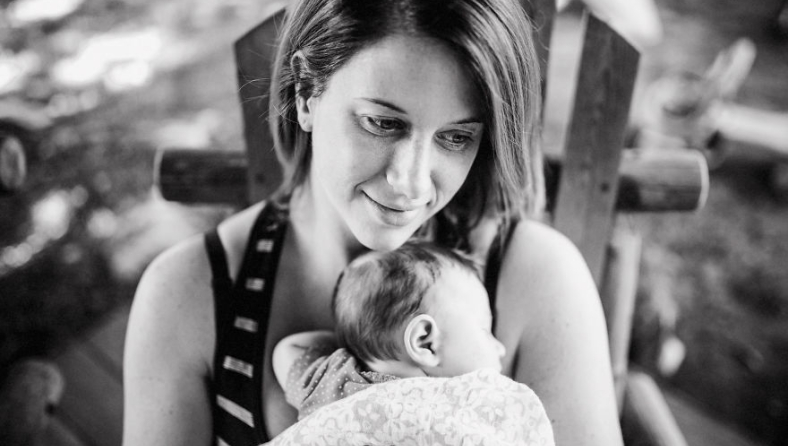 i-spent-the-first-6-months-of-my-daughters-life-documenting-the-inseparable-bond-between-mother-and-child-59d00b273dcde-880.jpg