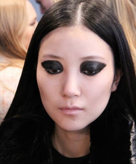 blacked-out-eyes model-Ishie Vawk-backstage-beauty-at-wmcfw makeup-Grace-Lee-for-maybelline