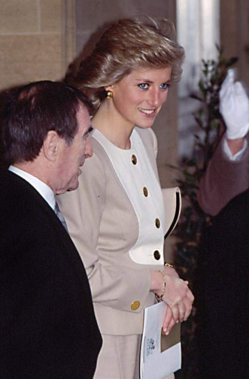 Photos of Diana  Princess of Wales from circa 1985 to 1990   r P  rPicture by  Jennifer Mitchell   br  r B Ref  MJNY 240607 A  B   r P  r B Splash News and Pictures  B  br  rLos Angeles  310-821-2666 br  rNew York  212-619-2666 br  rLondon  207-107-2666 b