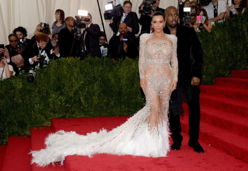 Η Kim Kardashian West με Roberto Cavalli στο China: Through the Looking Glass Gala, το 2015.