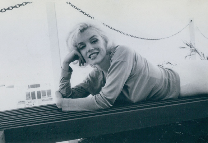 Από τις φωτογραφίες είναι εμφανές πως η Monroe είχε αφεθεί εντελώς στον φακό