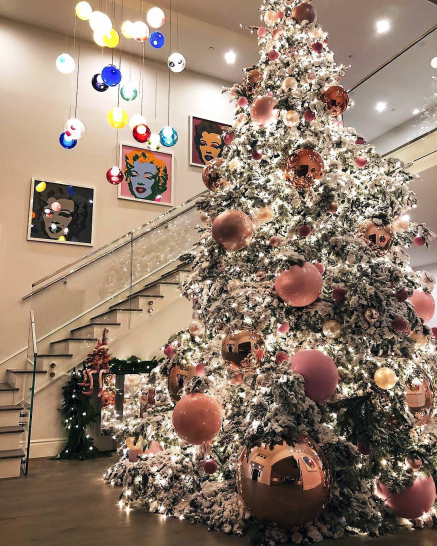 Το χριστουγεννιάτικο δέντρο της Kylie Jenner