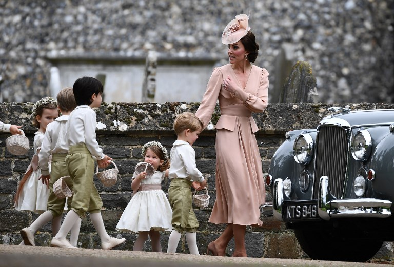 Τα παιδιά της βασιλικής οικογένειας έχουν νταντάδες. Βέβαια, η νταντά διδάσκεται τα πάντα από αμυντική οδήγηση, πρωτόκολλα ασφαλείας, μέχρι και Teekwondo. Η Maria Borallo είναι η νταντά του πρίγκιπα George και της πριγκίπισσας Charlotte