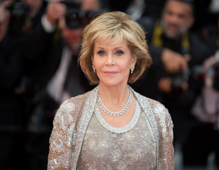 H πάντα κομψή Jane Fonda μοιράστηκε επίσης το ότι εμβολιάστηκε στα social media, θέλοντας να μεταφέρει το μήνυμα στους θαυμαστές της ότι δεν πονάει.
