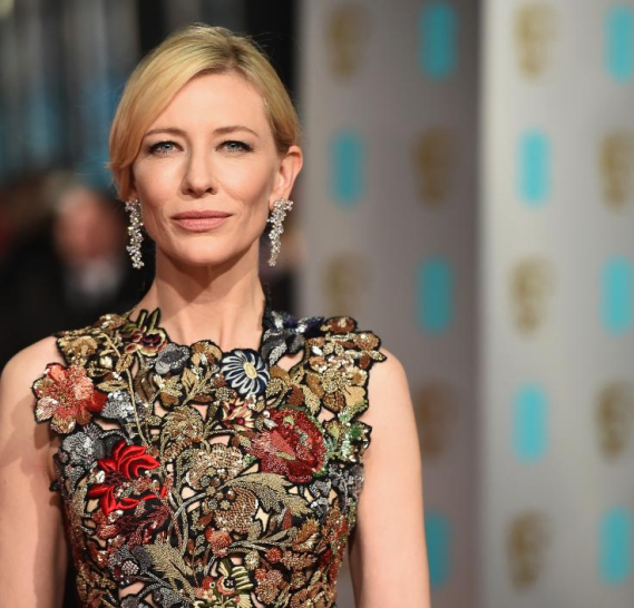 Cate Blanchett

H ηθοποιός μαζί με τον σύζυγό της, Andrew Upton, έχουν αποκτήσει τρία βιολογικά παιδιά αλλά και ένα υιοθετημένο, την κόρη τους, Edith Vivian Patricia, που καλωσόρισαν στην οικογένειά τους το 2015. 
