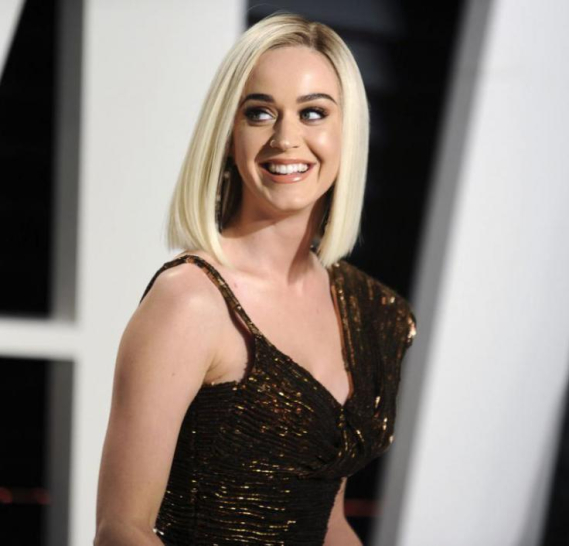 Katy Perry

«Έγραψα ένα τραγούδι γι' αυτό», είπε σε ζωντανή ροή το 2017. «Νιώθω ντροπή που είχα αυτές τις σκέψεις, που ήμουν τόσο πεσμένη και ένιωθα τόσο καταθλιπτικά».
