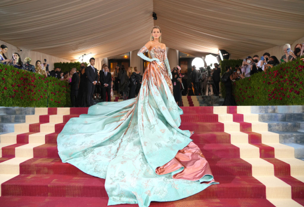 Blake Lively με Versace

