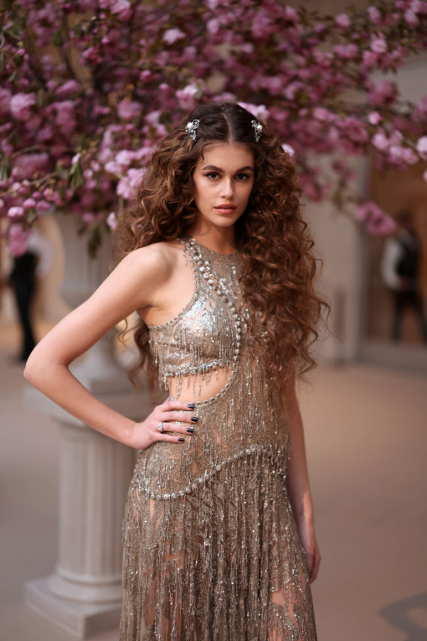 Kaia Gerber με Alexander McQueen
