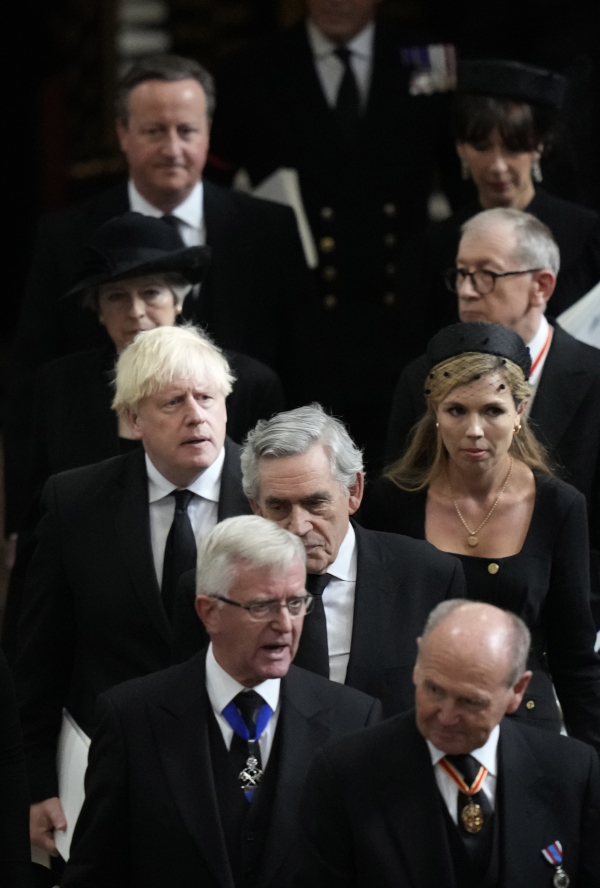 Ο πρώην Πρωθυπουργός Boris Johnson με τη σύζυγό του και οι πρώην υπουργοί David Cameron και Gordon Brown
