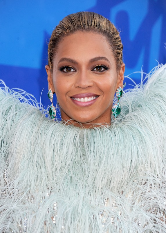 Beyoncé: Αμυγδαλωτά Μάτια