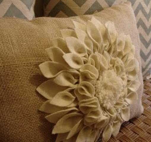 FLOWERED PILLOW10
