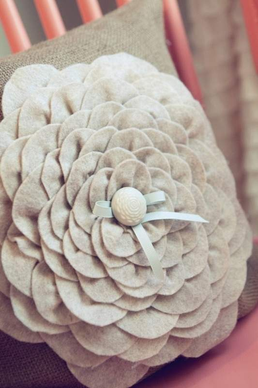 FLOWERED PILLOW11