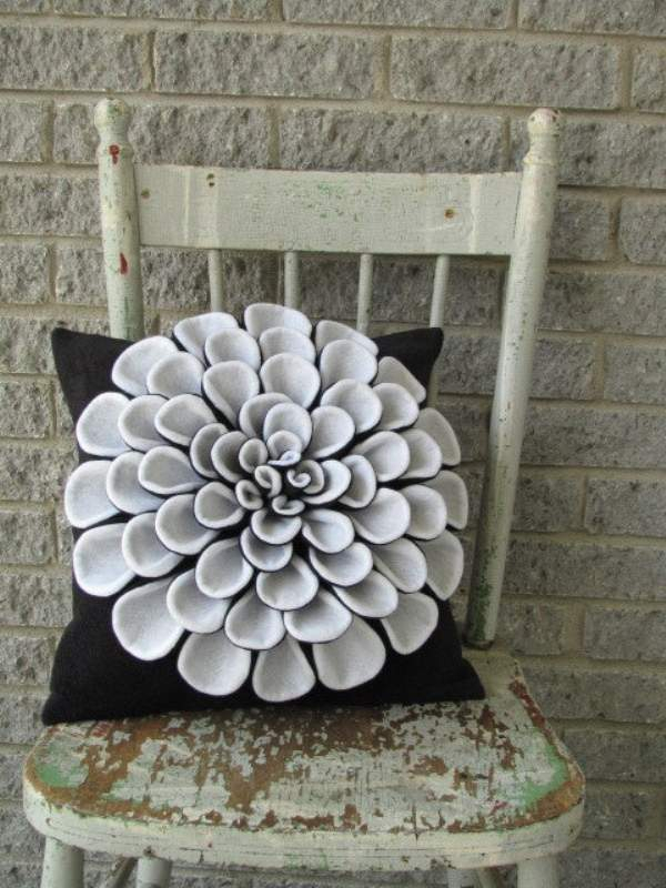 FLOWERED PILLOW12