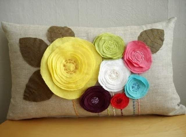 FLOWERED PILLOW18